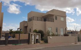 בית בלב מדבר little house in the desert